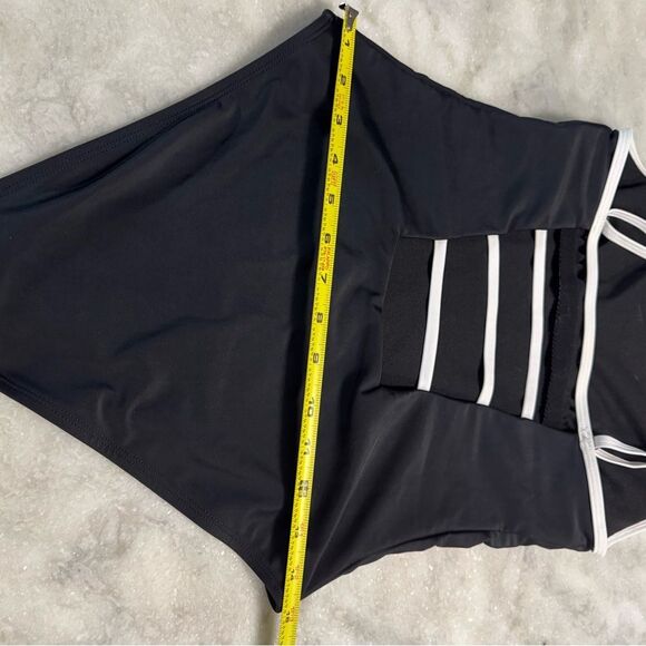 HURLEY Black & White Hem One Piece Swimsuit. Size Medium - Picture 10 of 12